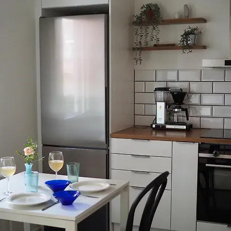 Oceanic & Trendy Two Bedroom With Free Parking