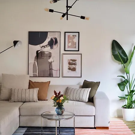 Oceanic & Trendy Two Bedroom With Free Parking