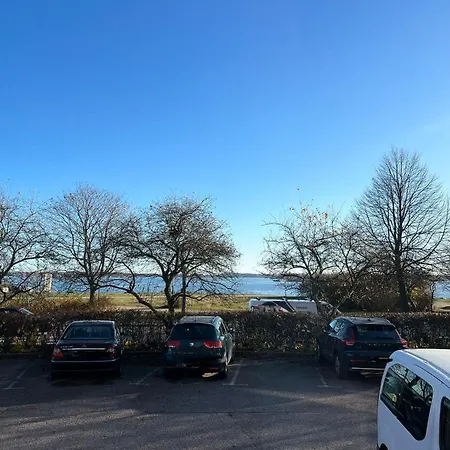 Oceanic & Trendy Two Bedroom With Free Parking *