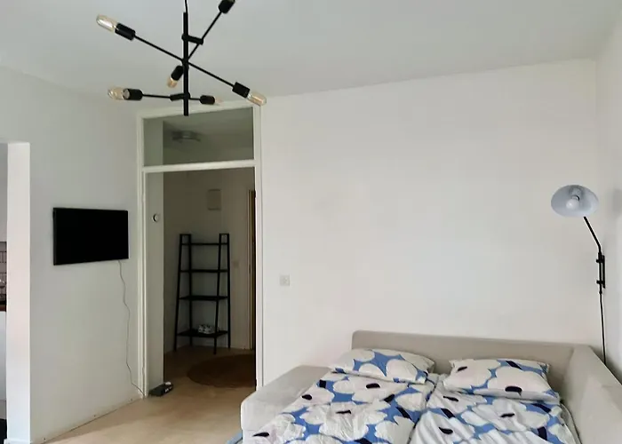 Oceanic & Trendy Two Bedroom With Free Parking *