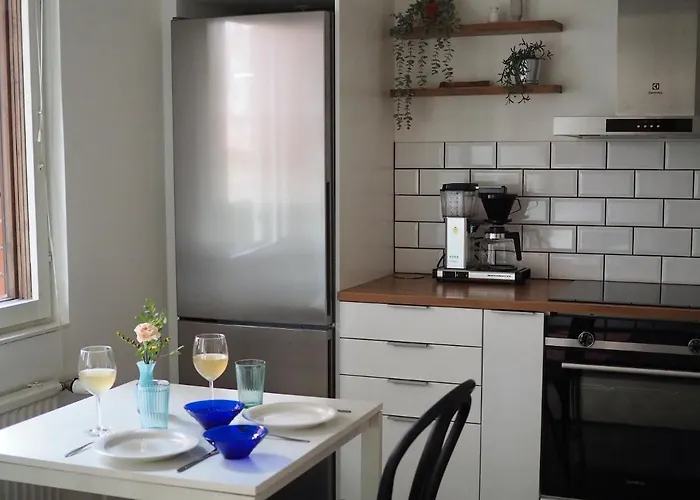 Oceanic & Trendy Two Bedroom With Free Parking