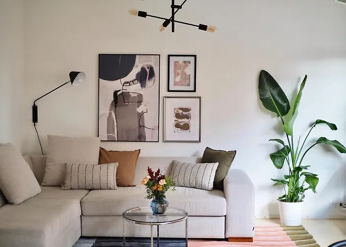 Oceanic & Trendy Two Bedroom With Free Parking