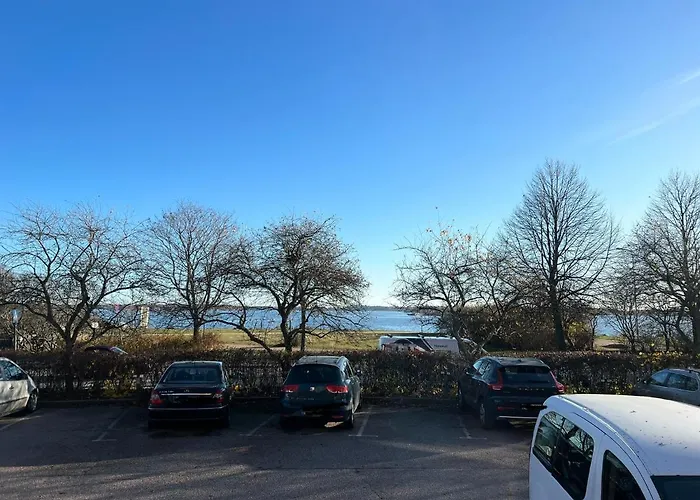 Oceanic & Trendy Two Bedroom With Free Parking *